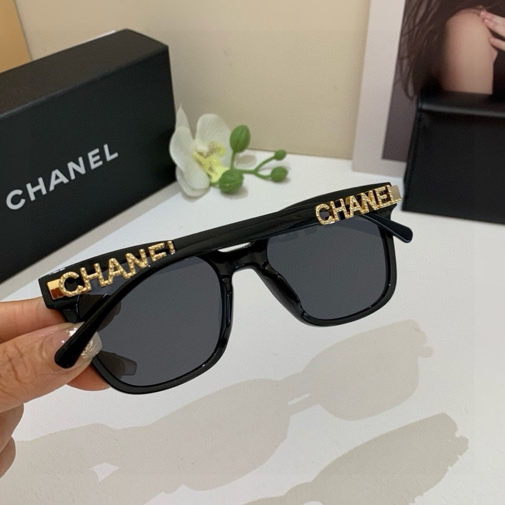 CHANEL Black Sunglasses with Gold Detailing - Picture 5 of 8